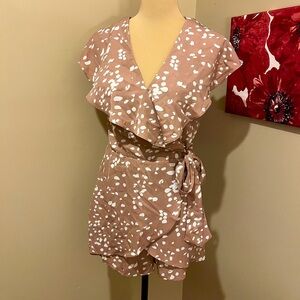 She & Sky Spices Peach  and White Polka Dot Wrap Romper, size Small